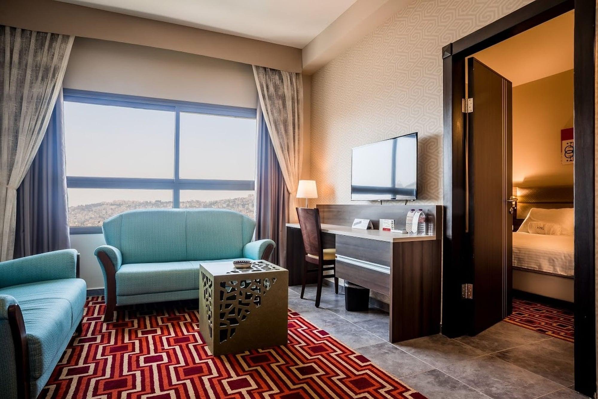 รามาดา บาย วินด์แฮม นาซาเรธ Hotel ภายนอก รูปภาพ