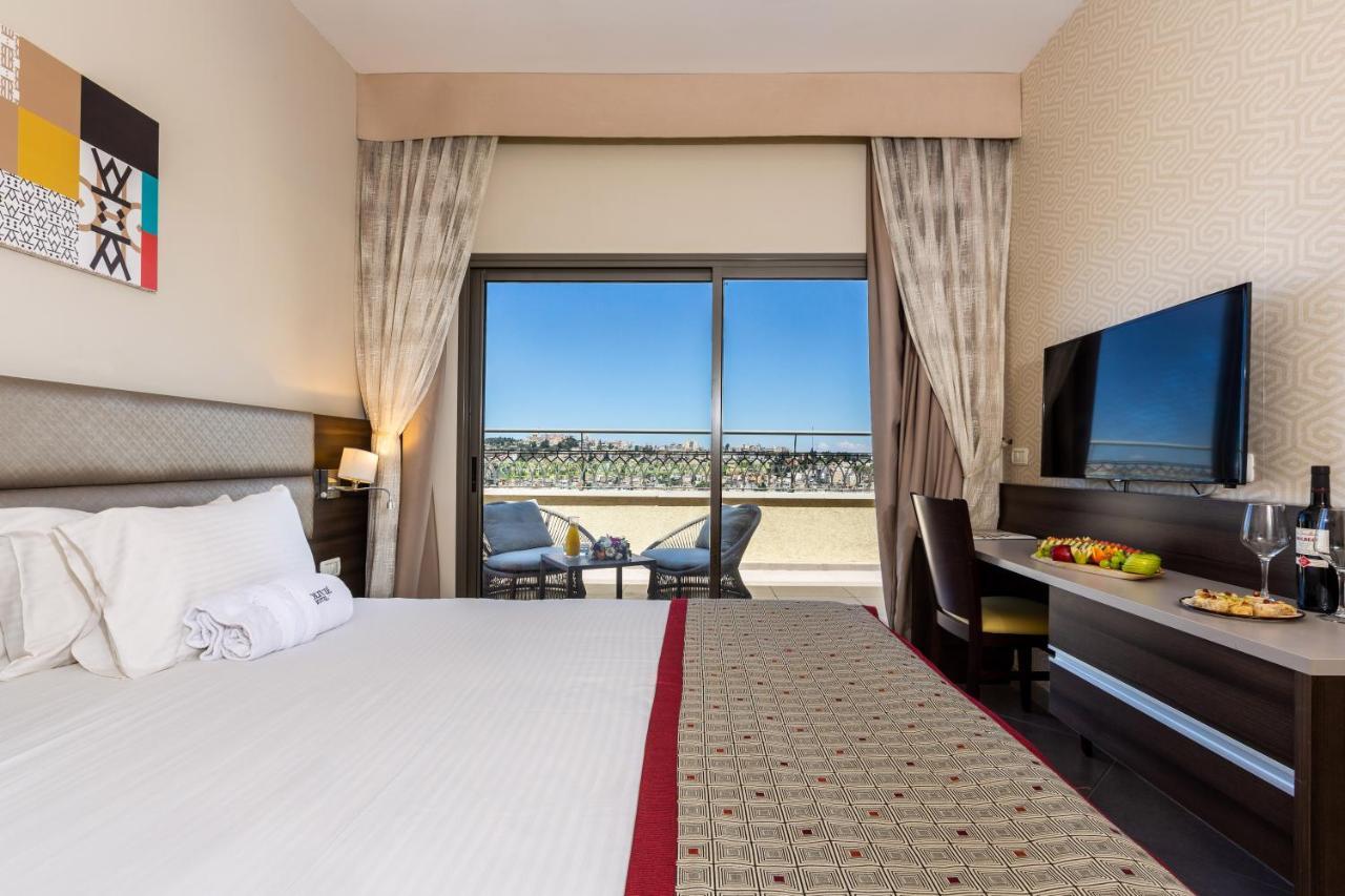รามาดา บาย วินด์แฮม นาซาเรธ Hotel ภายนอก รูปภาพ